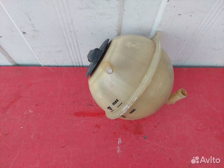 Расширительный бачок Volkswagen Golf 3