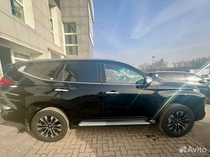 Mitsubishi Montero Sport 3.0 AT, 2023