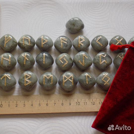 Скандинавские руны. Кубы. Лабрадор №19/424, 2,1-2