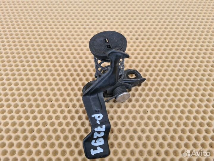 Предохранитель капота передний Infiniti G35 G25