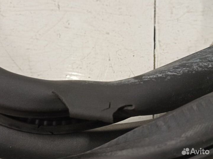 Уплотнитель проема задний правый Volkswagen Tiguan