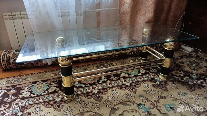 Журнальный столик, стекло
