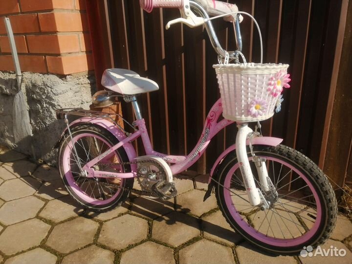 Детский велосипед с доп удерживающими колесиками