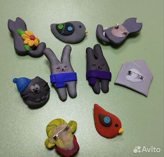 Брелоки, броши, значки, браслеты, магниты