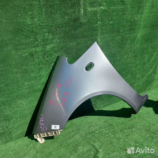 Крыло переднее левое mitsubishi colt