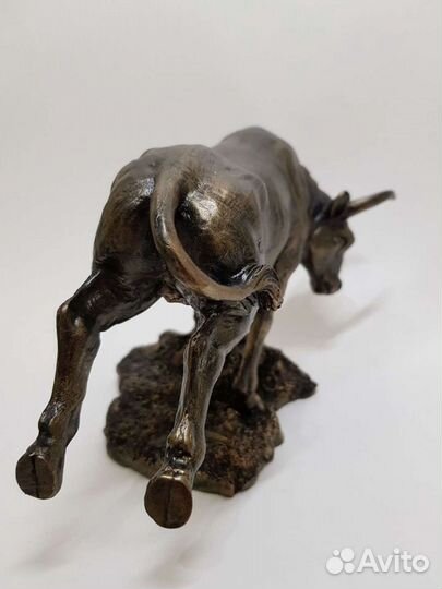Статуэтка быка новая