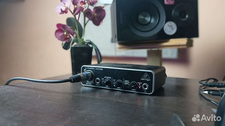 Внешняя звуковая карта behringer u-phoria umc 22