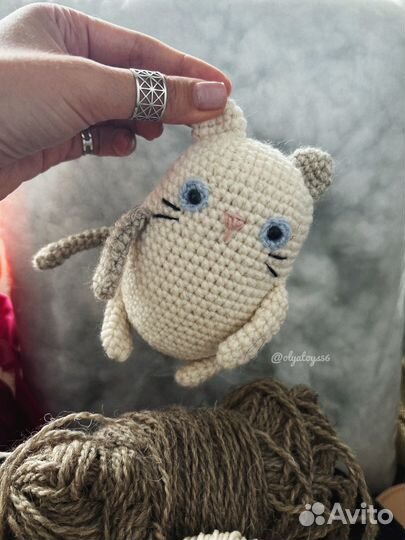 Вязаный котик (игрушка)
