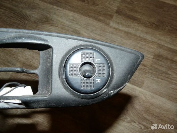 Кнопка регулировки зеркал Hyundai Getz 935701C110