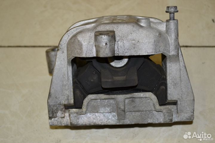 Подушка двигателя правая Skoda Octavia А5