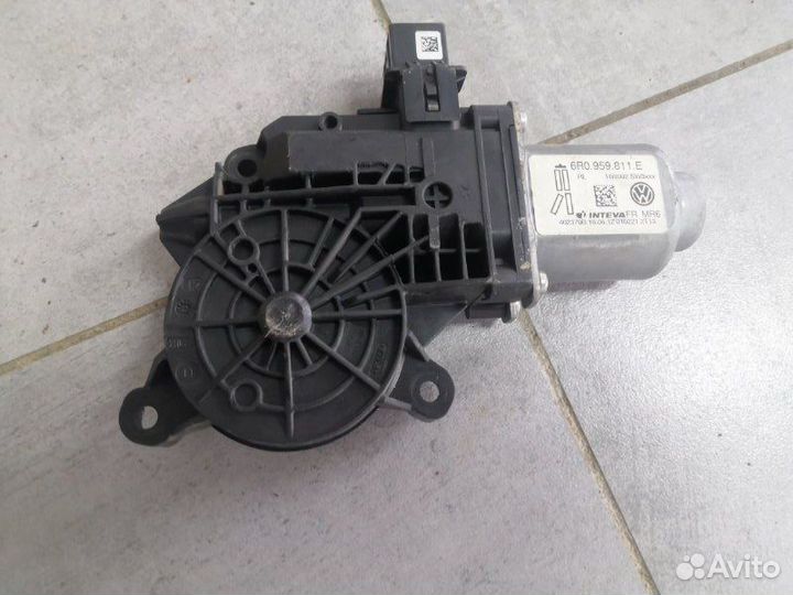 Мотор стеклоподъемника задний левый Volkswagen