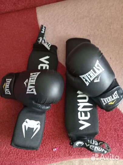 Боксерские перчатки