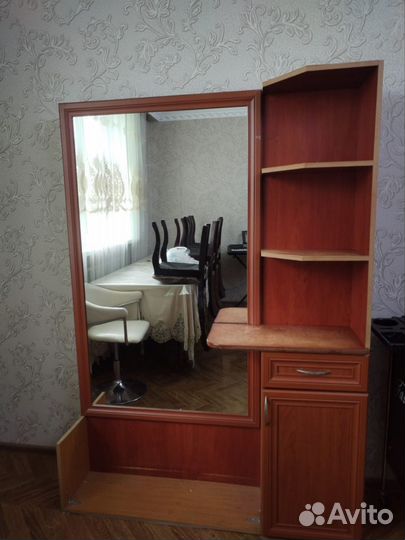 Мебель для парикмахера Кресло. Тележка. Зеркала