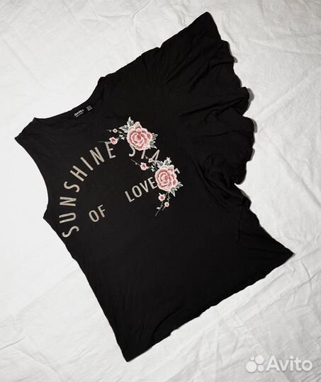 Женские вещи и босоножки