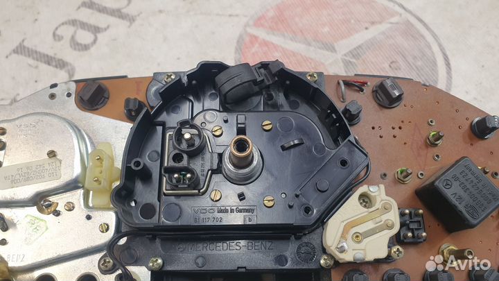 Приборная панель на Mercedes-Benz W124