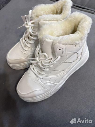 Кроссовки женские 38 размер новые