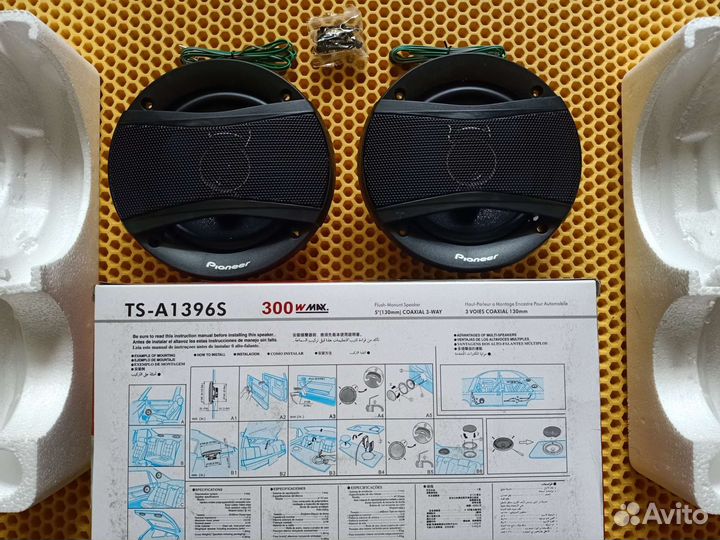 Акустические колонки в авто 13 дюймов