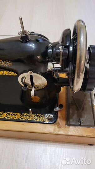 Швейная машина 