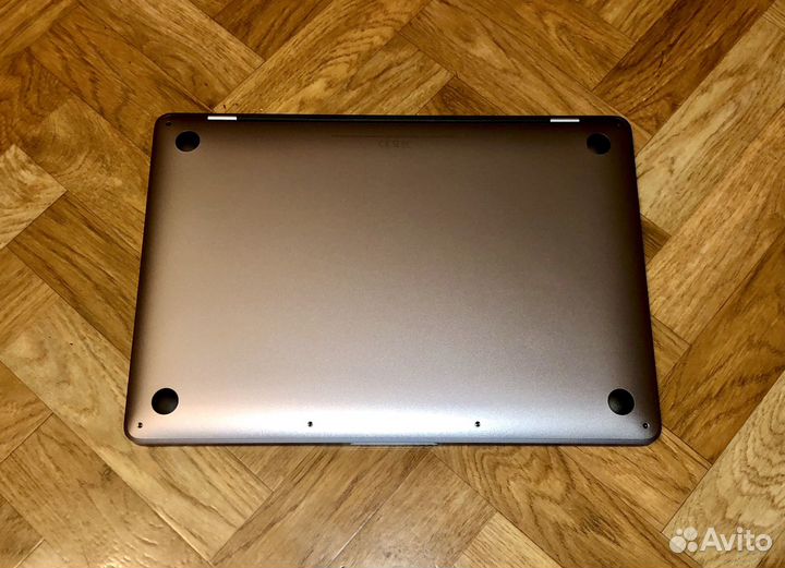 MacBook Pro M1 Space Gray 8GB/256GB, 18 циклов