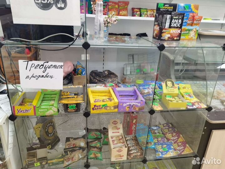 Стеклянные кубы и тумба