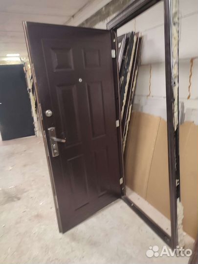 Металлическая дверь б/у не одна