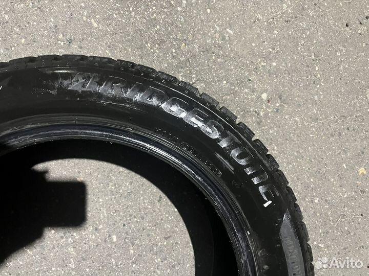 Bridgestone Blizzak Spike-02 215/55 R17 98T