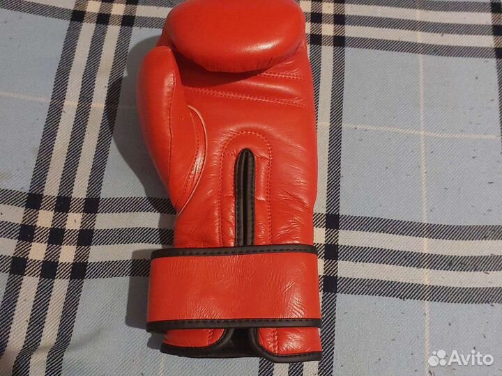 Боксерские перчатки 10 oz clinch