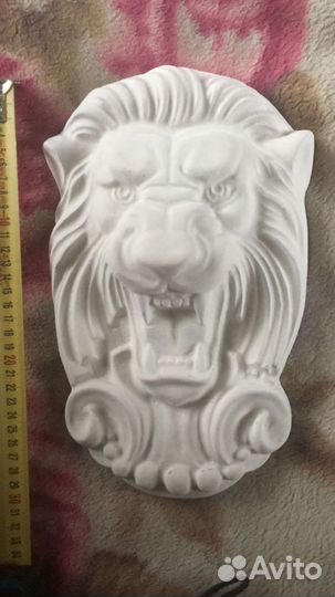 Барельеф лев