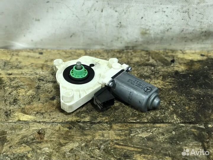 Моторчик стеклоподъемника задний правый