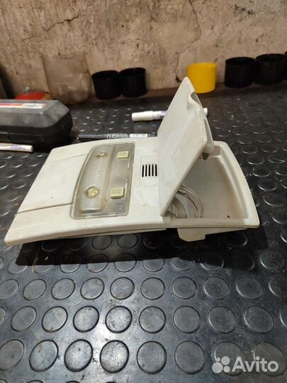 Приора se плафон освещения, под очечник