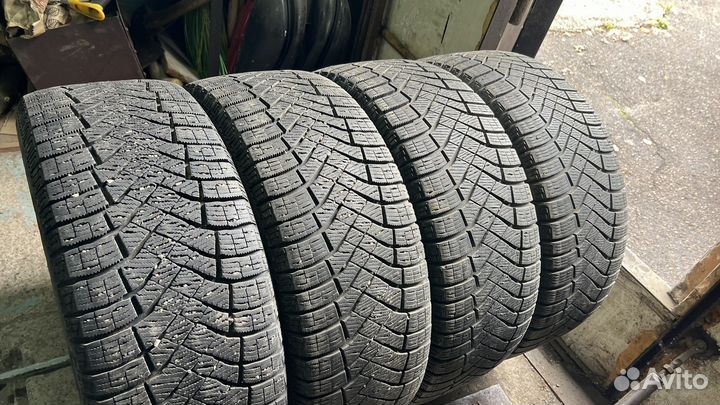 Pirelli Ice Zero FR 225/50 R17