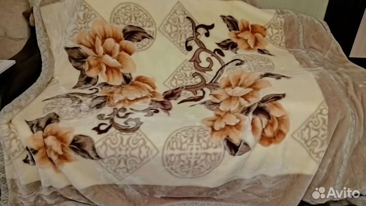 Покрывало на кровать новое