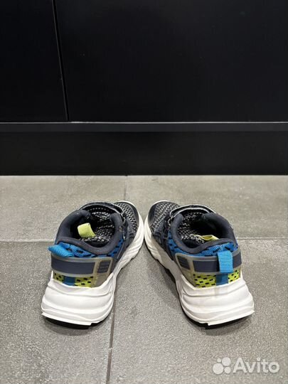 Кроссовки котофей 25