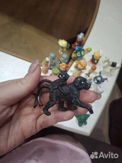 Киндер-сюрприз игрушки