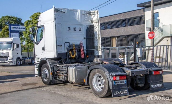 В разборке грузовик Renault, Premium II с 2007