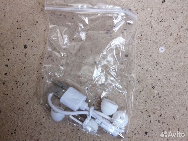 Беспроводные наушники W. O. L. T. работают)