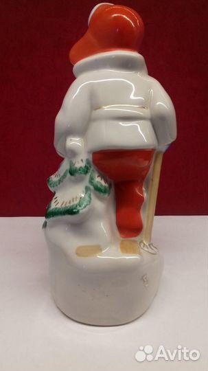 Фарфоровая статуэтка Мальчик на лыжах.Лыжник.зхк П