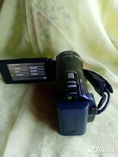 Продам цифровую видеокамеру Sony HDR-CX 200 E