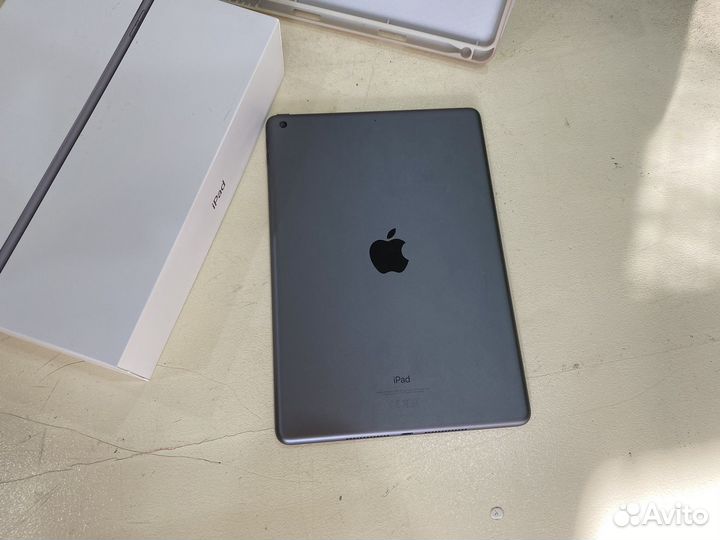 iPad 7 2019 на запчасти (сломан только процессор)