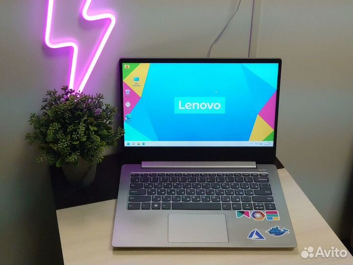 Элитный ультрабук Core i5 8250u/8Гб/две видео