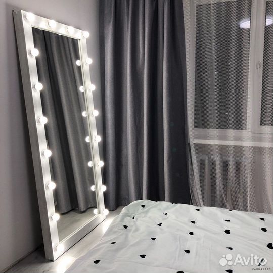 Гримерное зеркало с лампочками в полный рост