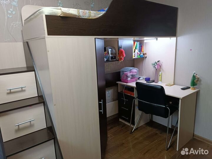 Двухъярусная кровать со шкафом и столом