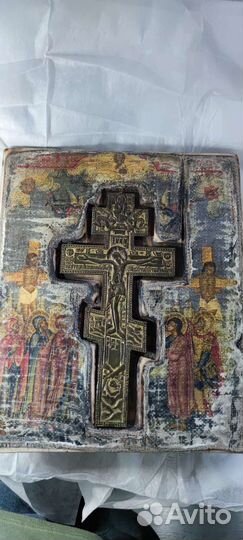 Икона распятия Христова с предстоящими