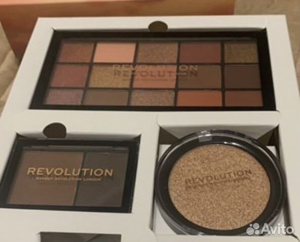 Набор косметики revolution