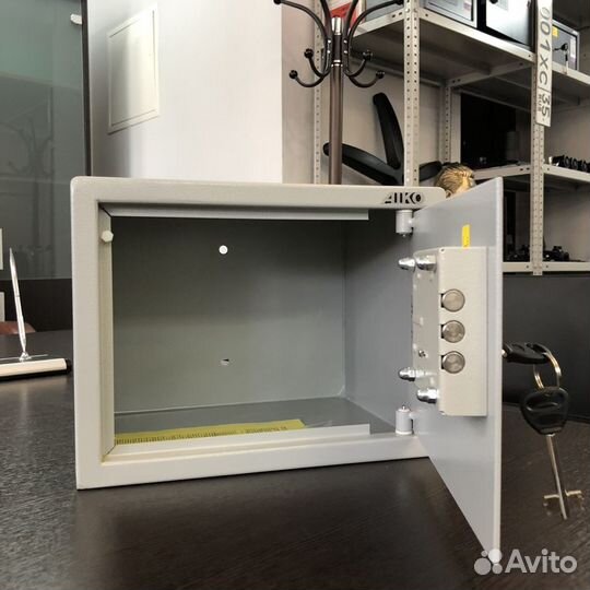 Сейф металлический