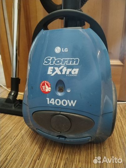 Шланг и щётка к пылесосу