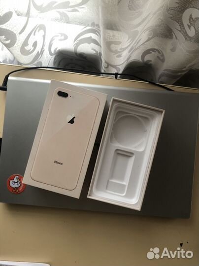 Пустая коробка от iPhone 8 plus