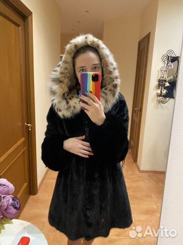 Шуба норковая с капюшоном из рыси