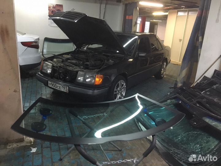 Лобовое стекло Мерседес 124 w124