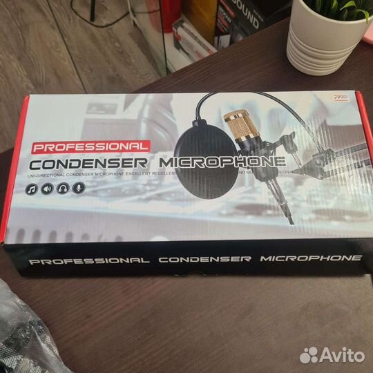 Студийный микрофон с держателем профессиональный
